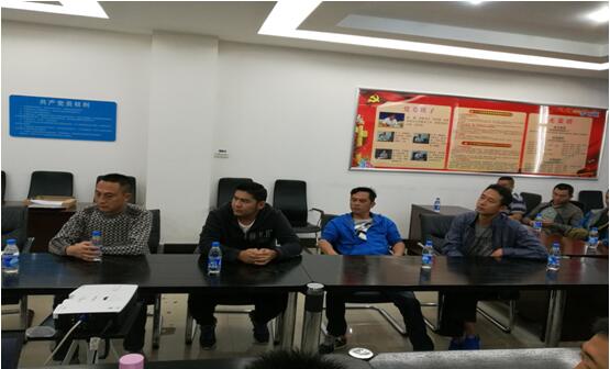 普洱铁塔公司驾驶员张华、邹红宾、李剑（左二、左三、左四）加入清静培训。。。。。