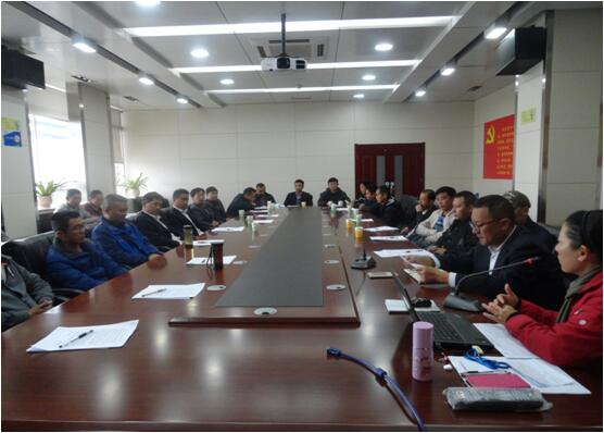 腾博汇游戏官网综合办主任宋洋对腾博汇游戏官网公司治理制度、清静知识举行宣贯培训。。