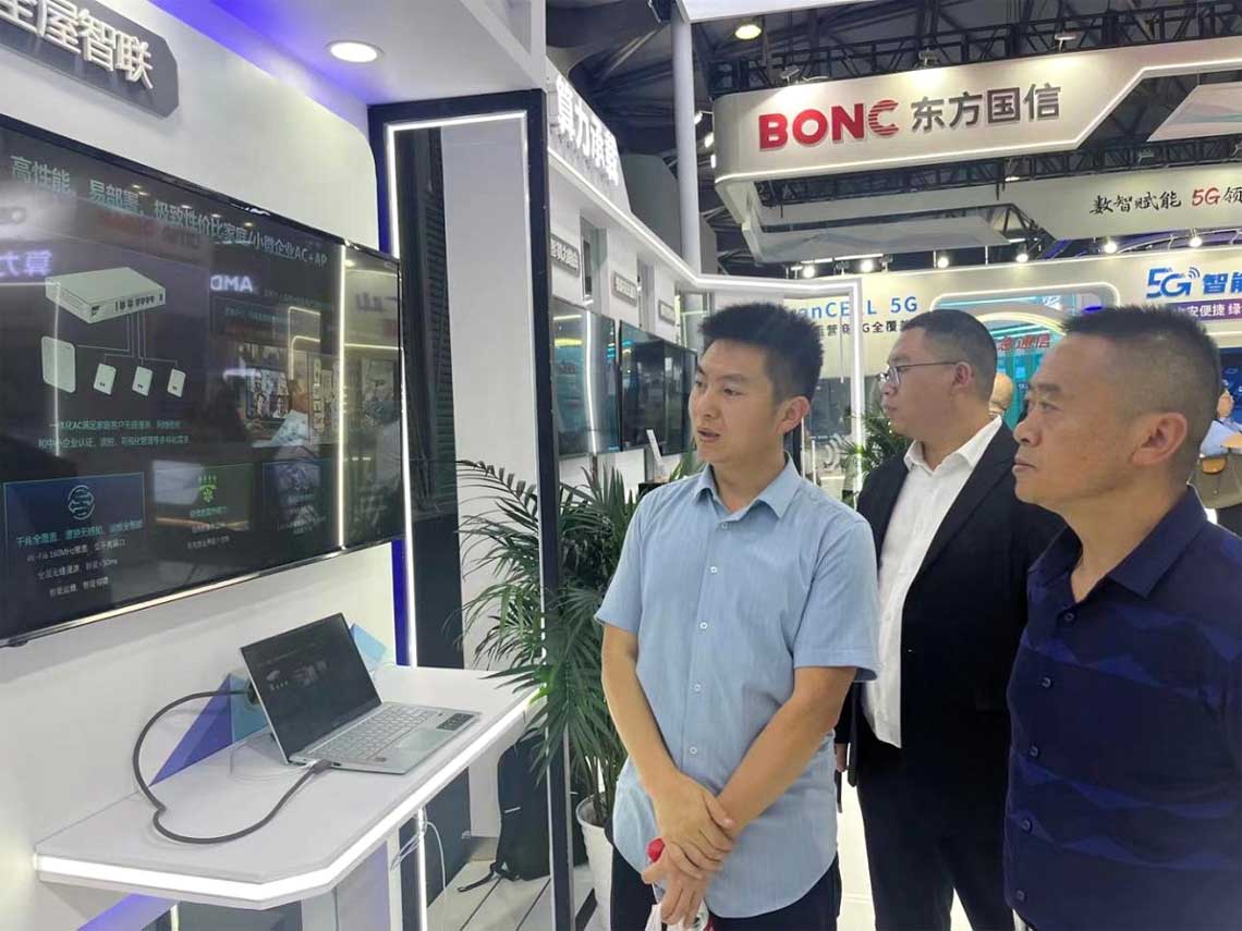 旅行全屋智联展区，，，，，陈光平举行介绍